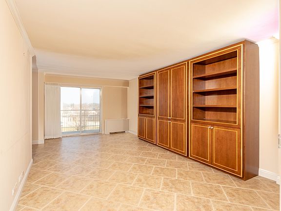 5th image of 7061 N Kedzie Ave Suite 512