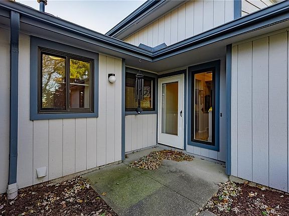 3rd image of 10016 Blossom Ln