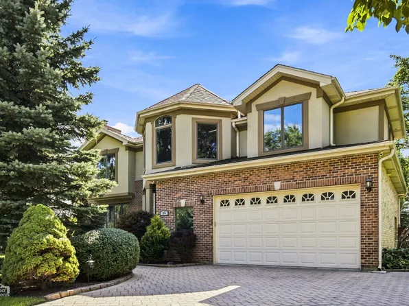 916 S I Oka Ave, Mount Prospect, IL 60056
