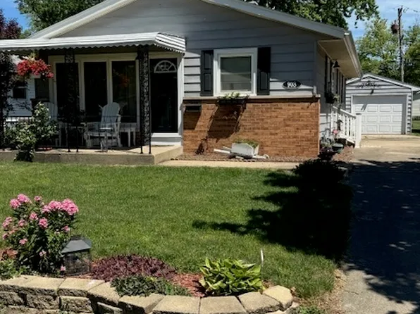 903 E Chestnut St, Pontiac, IL 61764