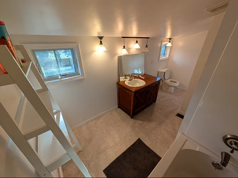 327 N Liberty St — Photo 20
