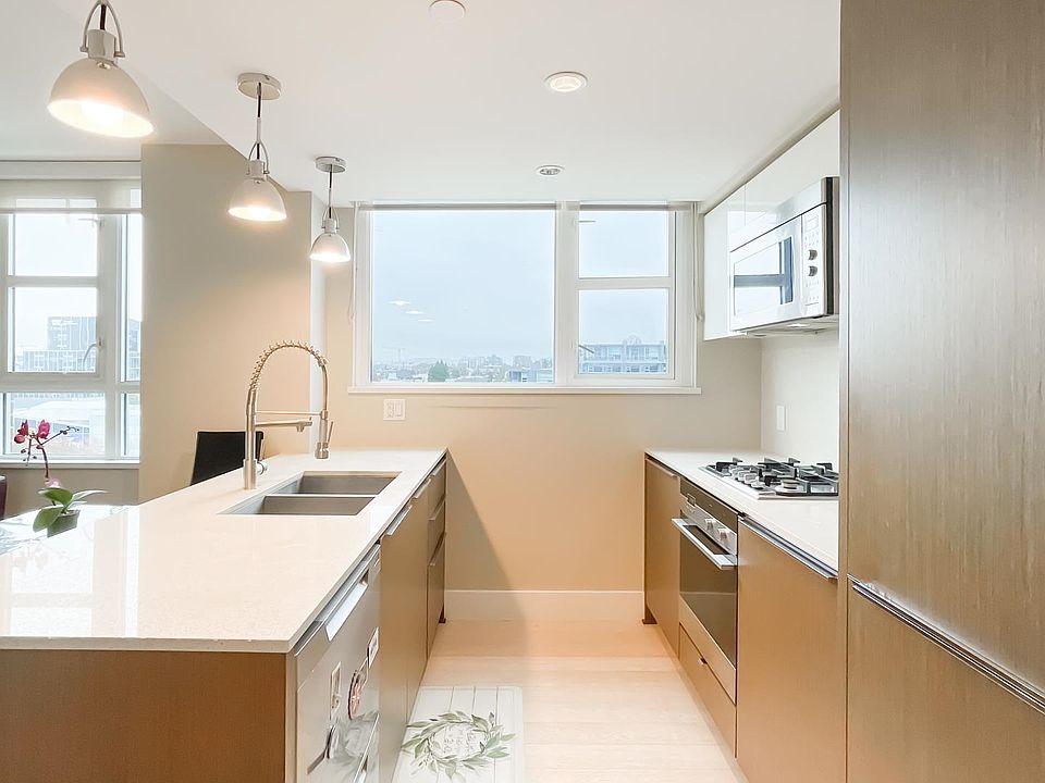 1st image of 538 W 7th Ave #905