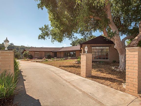 Entry columns to house. Located at the end of the private street - in the Cul-de-Sac