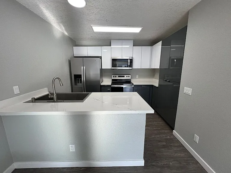 River House Apartments — Photo 55
