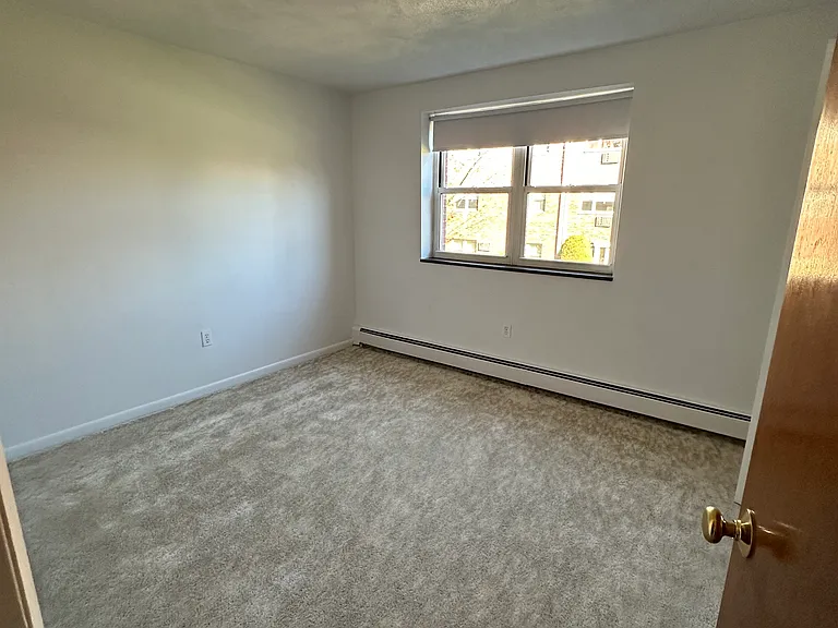 160 Lexington St #28 — Photo 6