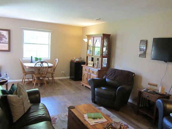 3rd image of 86 Gant Cir Unit A