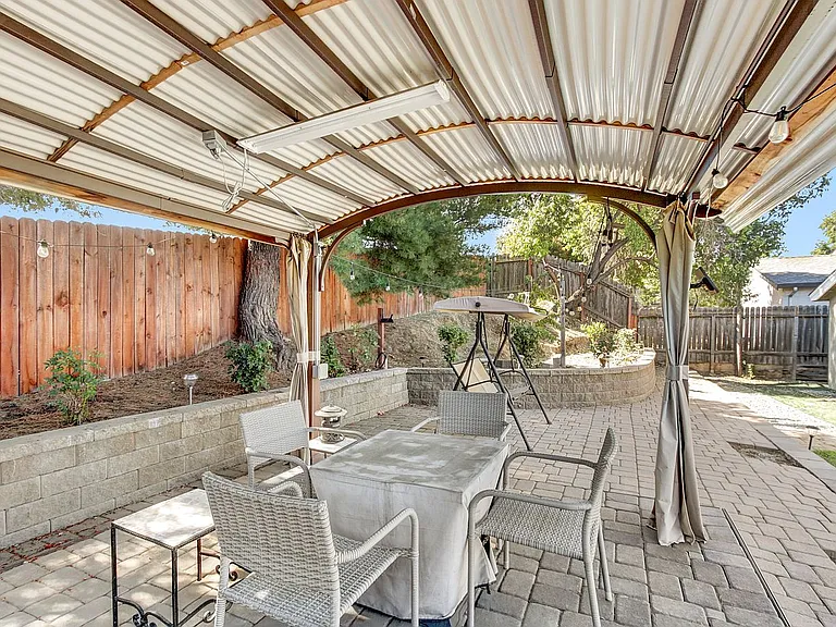 7001 Lynnetree Way — Photo 9