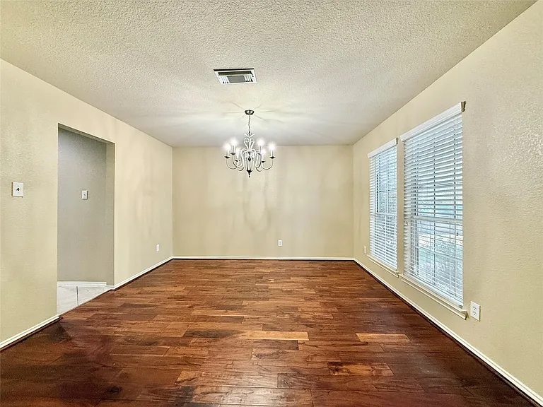 1810 Katlyn Ln — Photo 6