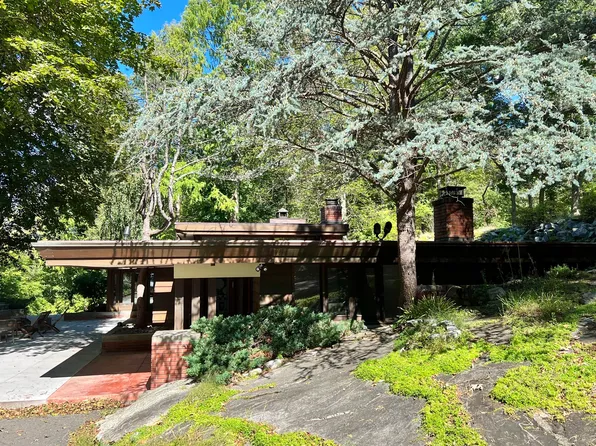 32 Deer Run Road, Wilton, CT 06897