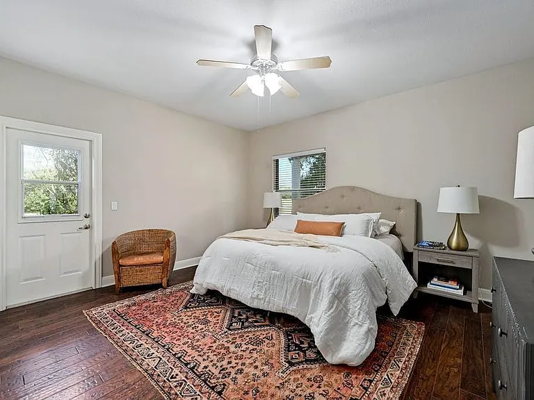 200 Oak Hollow Ln — Photo 6