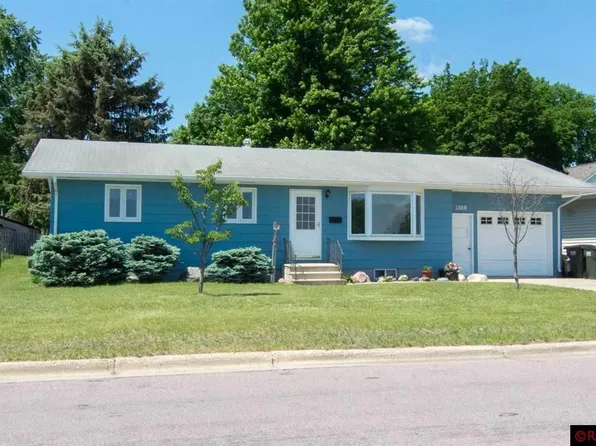 1308 N 5th St, Saint Peter, MN 56082