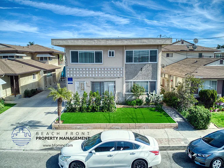 12236 Manor Dr. — Photo 36