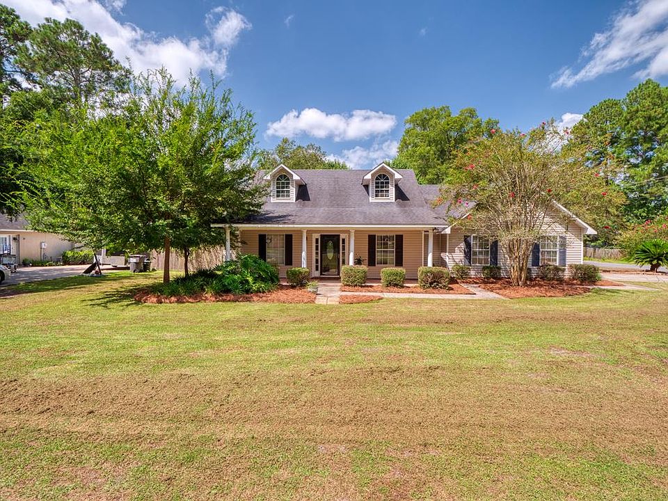 1st image of 1401 Woodland Way