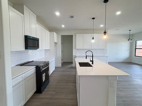 4th image of 220 Reliance Rd