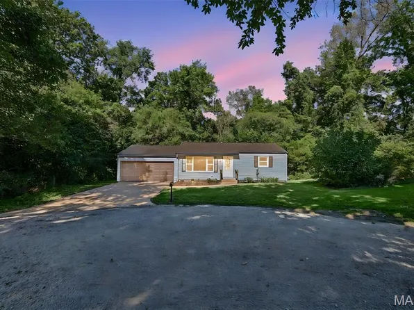 66 Birch Dr, Belleville, IL 62223