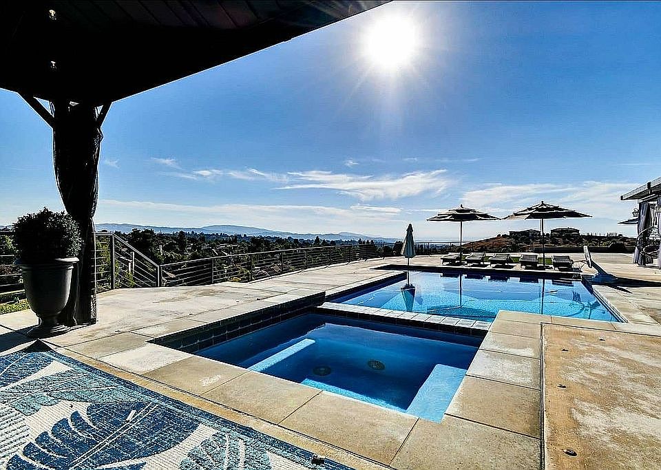 1st image of 819 La Solana Dr