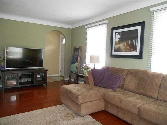 4th image of 403 16th Ave N