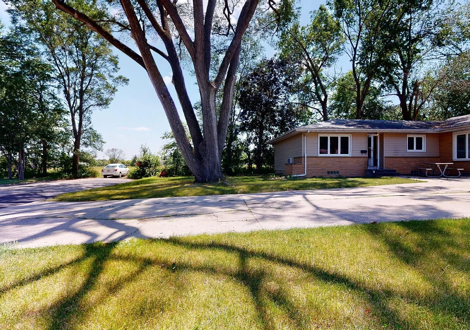 Great Duplex on Campus — Photo 2