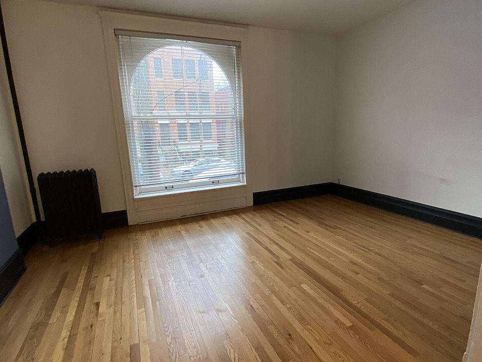 EXTRA LARGE LIVING ROOM