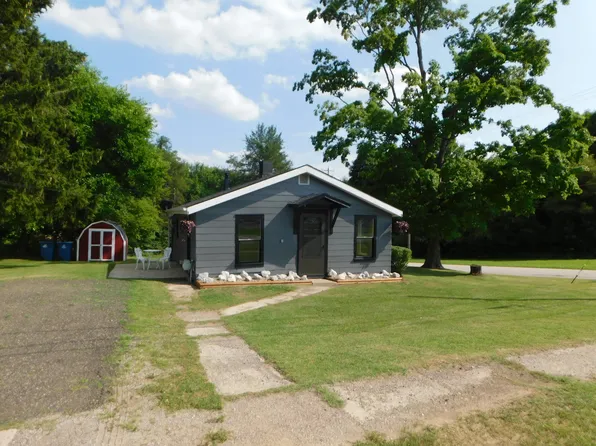 300 Paw Paw St, Decatur, MI 49045