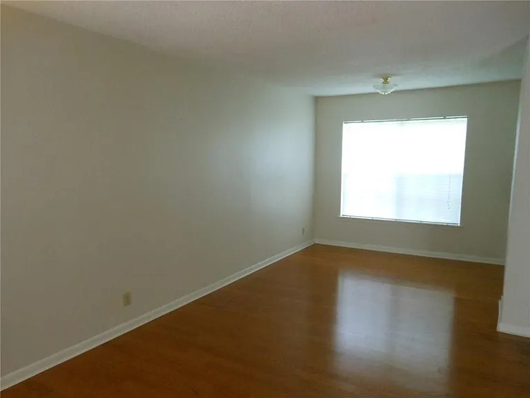 2516 Enfield Rd #202 — Photo 5