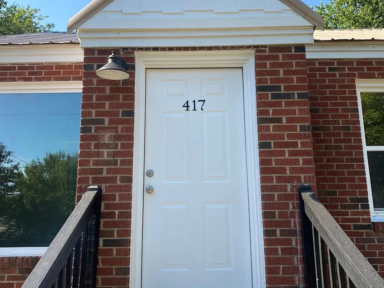 417 E Normal St — Photo 2