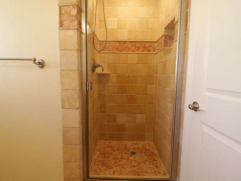 22325 Wyandotte St — Photo 24
