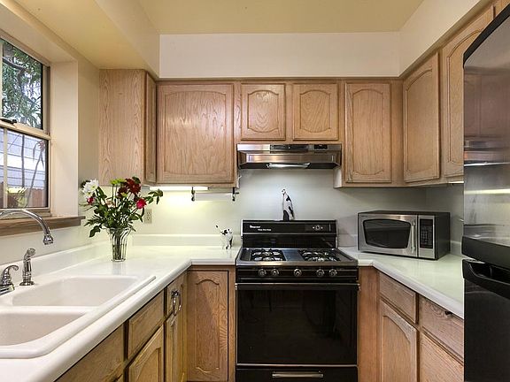 3rd image of 1812 Chapala St APT C