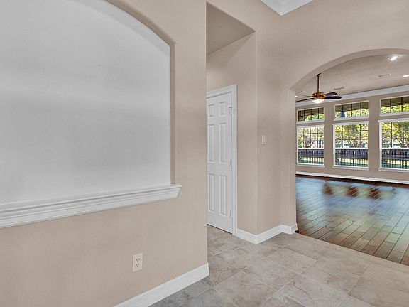 4th image of 2 Villa Bend Dr