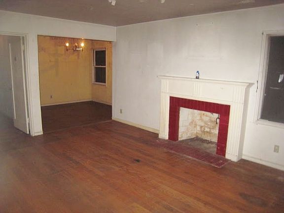3rd image of 418 Warden Ave