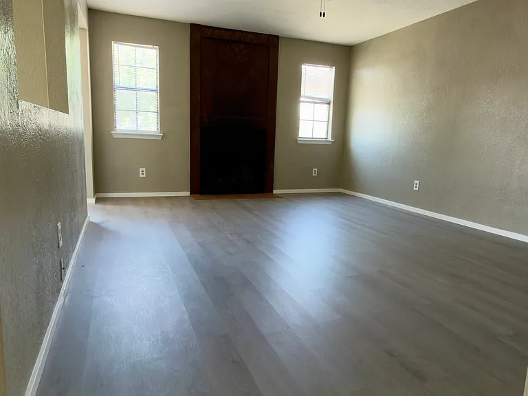 835 Trojan Loop #B — Photo 4