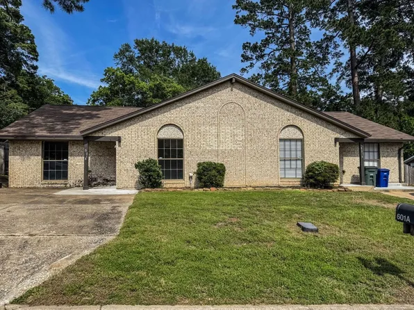601 Hickory Dr #A, Huntsville, TX 77320
