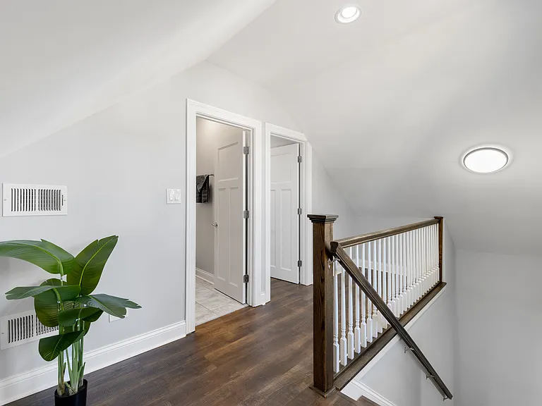 1513 Clinton Ave — Photo 21