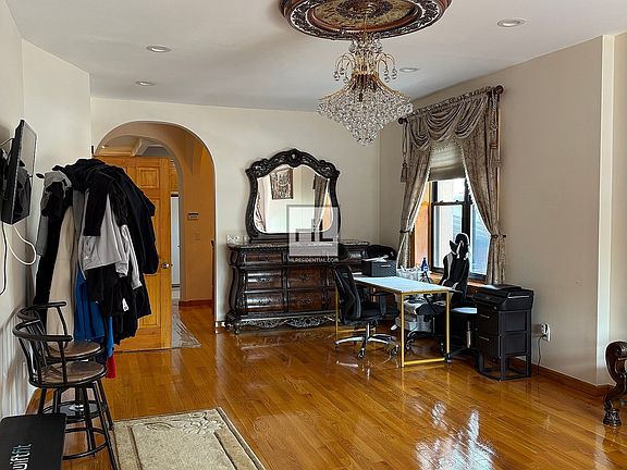 2nd image of 1600 E 51st St