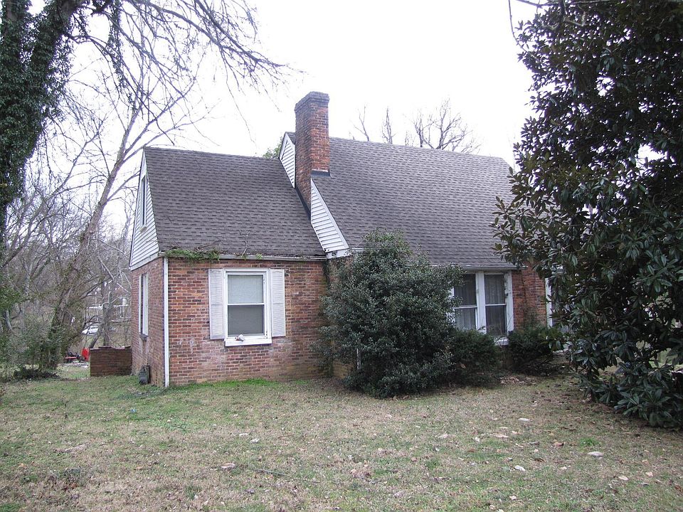 2nd image of 1445 McGavock Pike