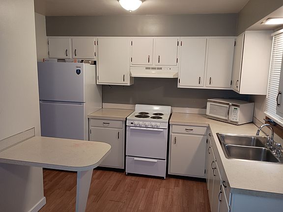 5th image of 14425 Lakeshore Dr #2