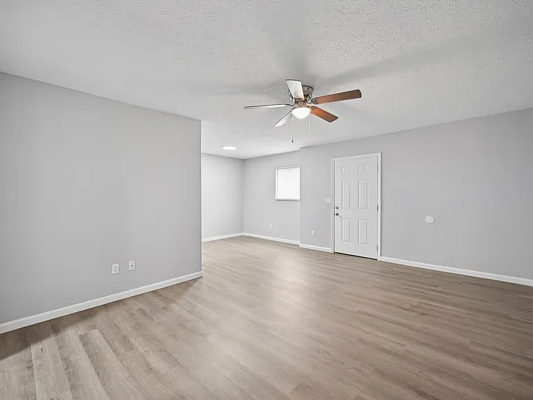 Virginia Creek Apartments — Photo 9