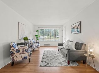 N84W15364 Menomonee Ave APT 1, Menomonee Falls, WI 53051