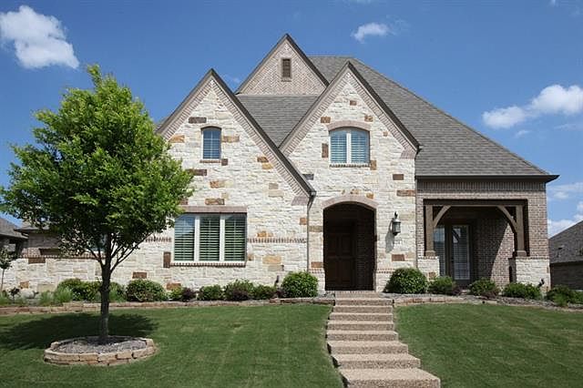 1st image of 821 Hawthorn Dr