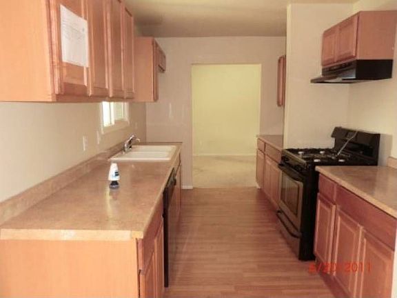 3rd image of 9853 Saratoga Ave