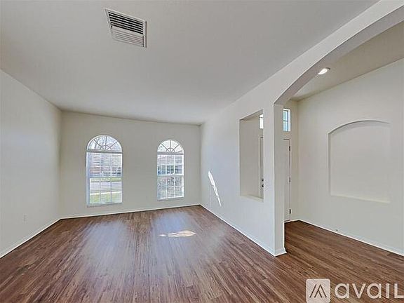 4th image of 2911 Fifer Dr