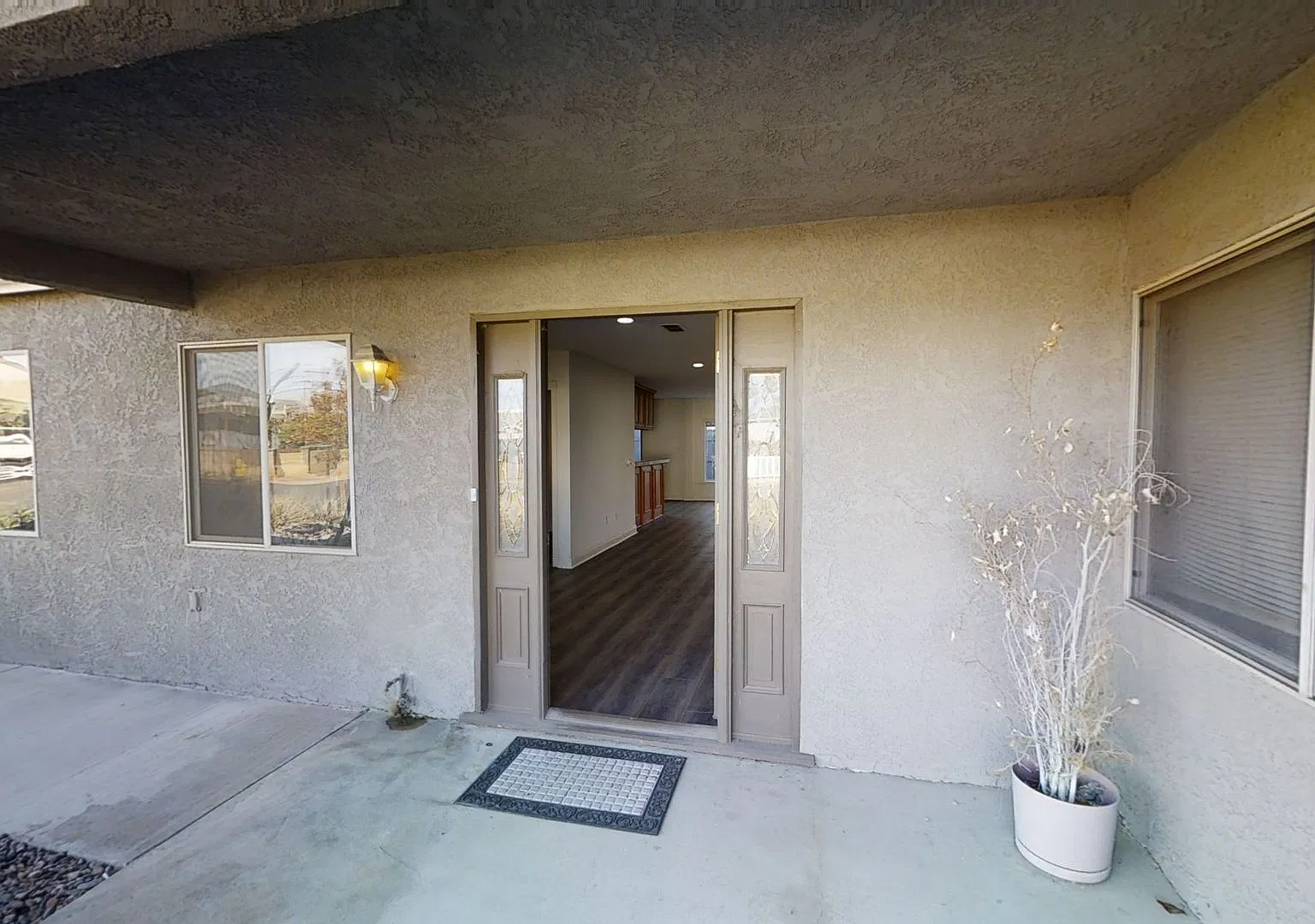 LARGE Living Room! — Photo 3