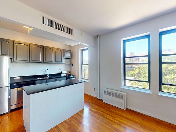 3rd image of 240 Waverly Pl APT 62