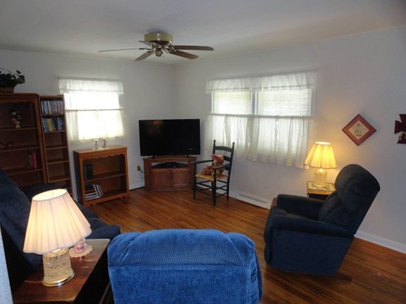 5th image of 717 N 10th St