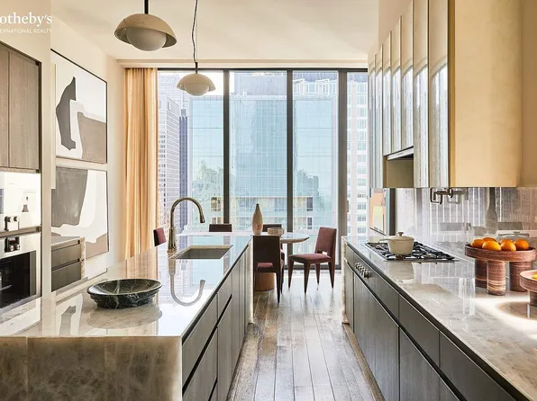 111 W 57th St #27, New York, NY 10019