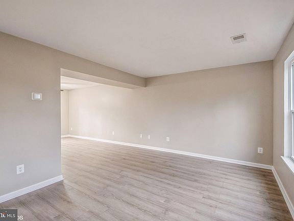 2nd image of 140 Kalmia Ct