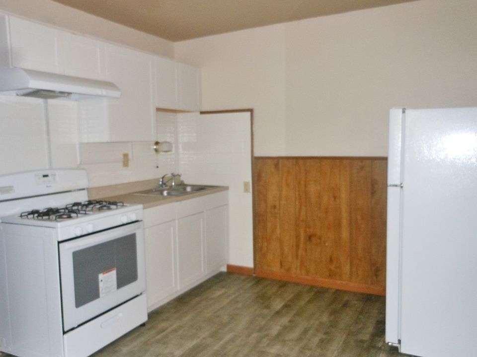 2nd image of 1215 22nd St #1215