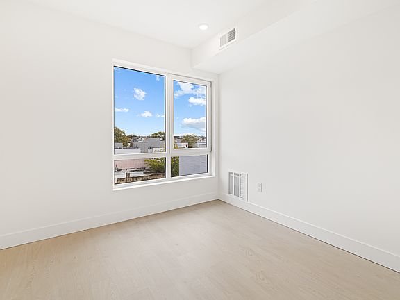 5th image of 2132-38 N 10th St #201