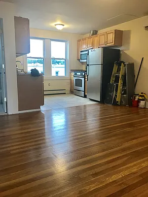 Rented by Halvatzis Realty | media 14