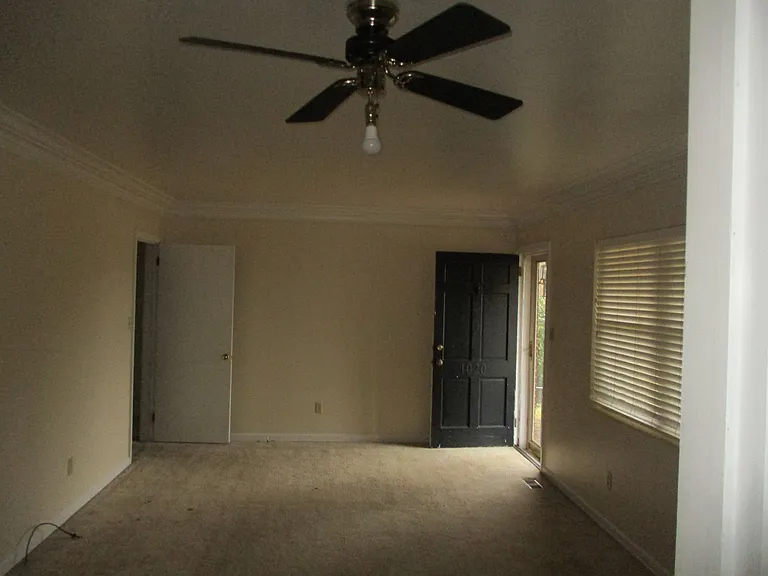 1020 Edgewater Dr — Photo 28